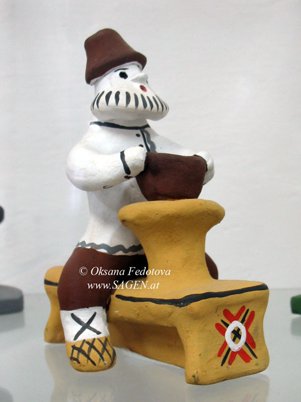 Töpfer. Museum des Kargopoler Spielzeuges im Zentrum der Volkshandwerke „Bereginja“. Kargopol © Oksana Fedotova 